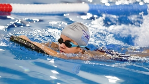 Geleceğin milli yüzücüleri Aliağa'da Atatürk için kulaç attı