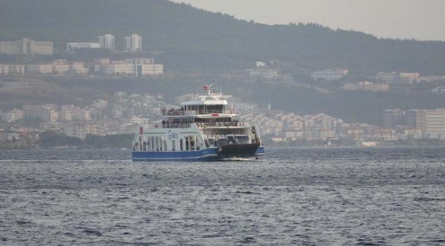 Gökçeada ve Bozcaada feribot seferlerine 'fırtına' engeli