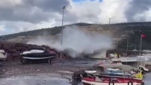 İzmir'de dalgalar yükseldi 4 kişi denize düştü