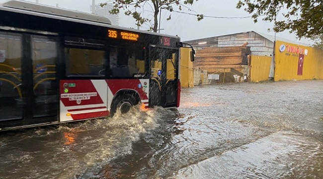 İzmir'i şiddetli sağanak vurdu!