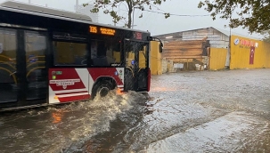 İzmir'i şiddetli sağanak vurdu!