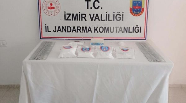 İzmir'de 2 kilo 450 gram kokain ele geçirildi