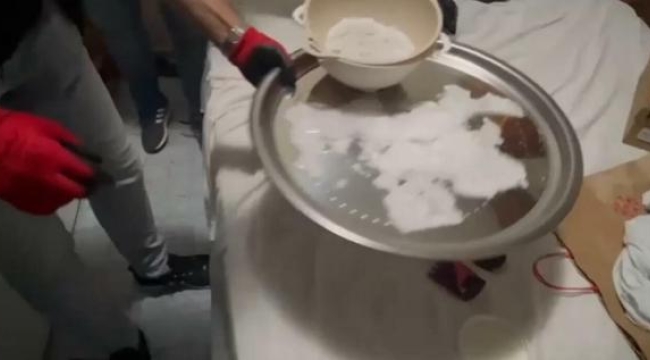 İzmir'de uyuşturucu imalathanesine baskın