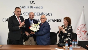 İzmirli ünlü doktora vefa plaketi