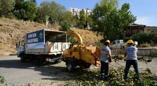 Karabağlar Belediyesi budanan dalları gübreye dönüştürüyor