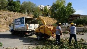 Karabağlar Belediyesi budanan dalları gübreye dönüştürüyor