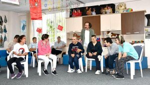 Kuşadası'nda engellere 'yaratıcı drama' eğitimi veriliyor