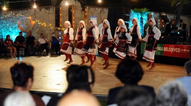 Makedon Müzik ve Folklor Festivali, Karşıyaka'da dostluk rüzgarları estirdi