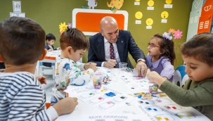 Masal Evi çocuklarından Başkan Soyer'e sürpriz