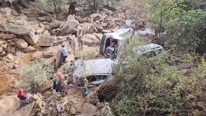 Nişan dönüşü sele kapılmışlar