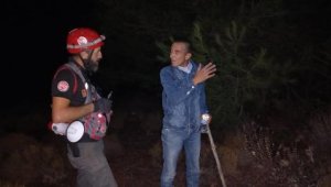 Yürüyüşe çıktığı kayalıklarda mahsur kaldı