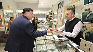 Başkan Özkan, Menderesli esnafın yeni yılını kutladı