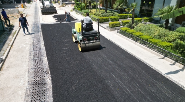 Bayraklı'ya 4,5 yılda 350 bin ton asfalt
