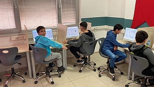 Bornovalı minikler 2 asteroit keşfetti