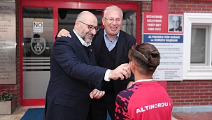 Buğra Gökce İzmir'in köklü spor kulüplerini ziyaret etti