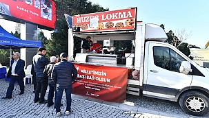 Büyükşehir şehitler için helva ve lokma dağıttı