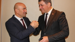 Cemil Tugay, İzmir Büyükşehir aday adayı oldu