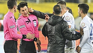 Hakem Halil Umut Meler'e yumruklu saldırı