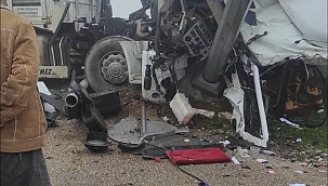 İzmir'de akıl almaz kaza: Tren ile tır çarpıştı