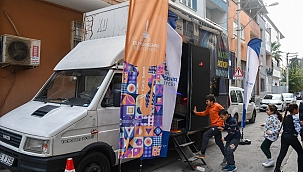 İzmir'de çocuklar 12D sinema keyfi yaşıyor