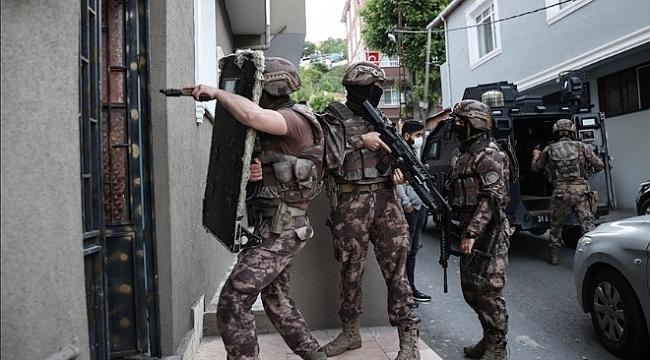 İzmir'de silah kaçakçılarına baskın