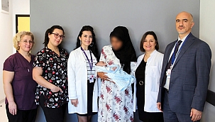 İzmir'de yemek borusu ve makatı kapalı olarak doğan bebek, sağlığına kavuştu