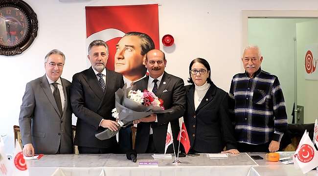 İzmir'in eski başkanları ve meclis üyelerinden Başkan Sandal'a destek