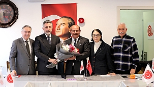 İzmir'in eski başkanları ve meclis üyelerinden Başkan Sandal'a destek