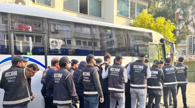 İzmir merkezli FETÖ operasyonu: 2'si muvazzaf 12 gözaltı