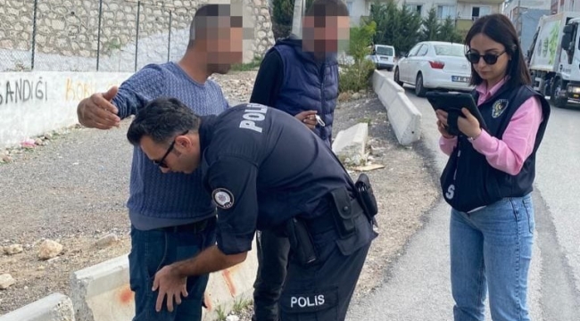 İzmir polisinden okul çevrelerine sıkı denetim: 192 kişiye idari işlem