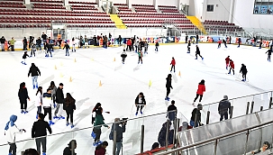 İzmirli kadınlar buz pateni ile tanışacak