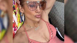Jennifer Lopez göğüslerinin yarısını açık bırakan tarzıyla olay oldu