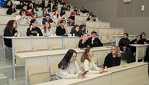 Kadına yönelik şiddete farkındalık için öğrencilerden manifesto