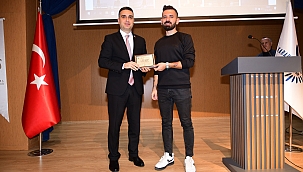 Karabağlar Belediyesinin hizmete açtığı Mobilya Akademi'deki eğitimleri sürüyor