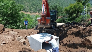 Kiraz'da derelerden 4 bin 320 ton atık çıkarıldı