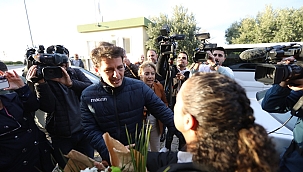 Saldırıya uğrayan hakem Halil Umut Meler, ailesine kavuştu