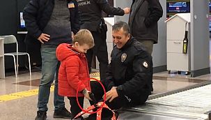 6 yaşındaki çocuğun çantasından silah çıktı 