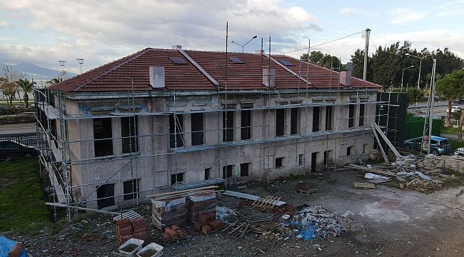 Bayraklı'daki tarihi üçüz bina yenileniyor