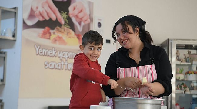 Bornova'da minikler mutfakta eğlenerek öğrendi