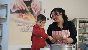 Bornova'da minikler mutfakta eğlenerek öğrendi