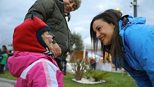 Efes Selçuklu çocuklara karne hediyesi