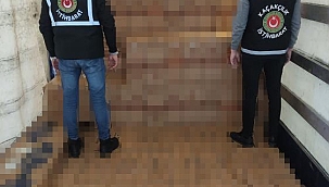 İtalya'dan Çeşme'ye getirilen tırda 1 milyon paket kaçak sigara ele geçirildi