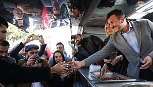 İzmir Büyükşehir Belediye Başkan Adayı Dağ, Çiğli'de esnaf ve vatandaşlarla buluştu