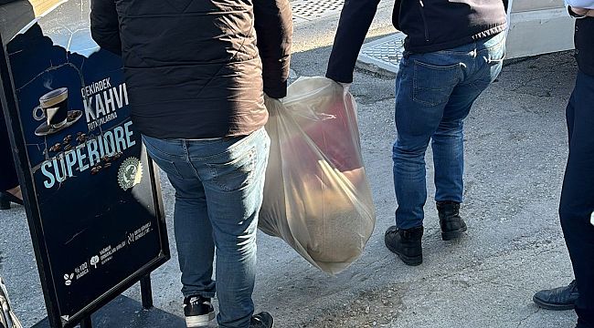 İzmir'de 3 köpek telef oldu, 2 köpek tedaviye alındı