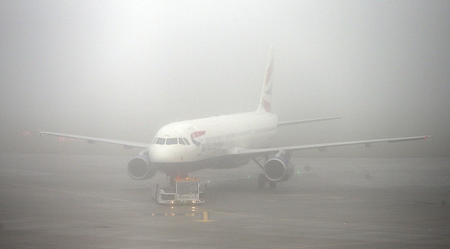İzmir'de hava yolu ulaşımına sis engeli