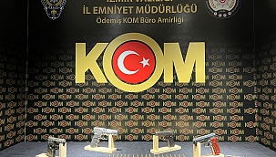 İzmir'de silah tacirlerine baskın: 3 gözaltı