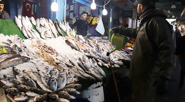 İzmir'deki soğuk hava şartları balık tezgahlarını etkiledi