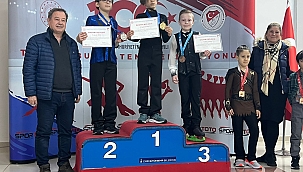 İzmir'e buz pateninden 9 madalya