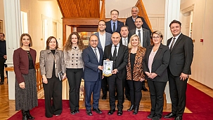 İzmirli turizmcilerden Başkan Soyer'e teşekkür ziyareti