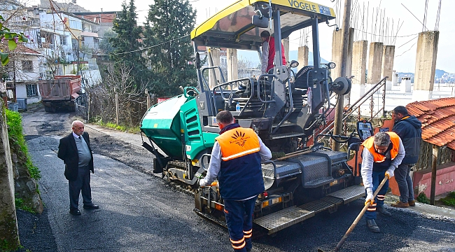 Karabağlar Belediyesi 2023'te 20 bin tondan fazla asfalt serildi